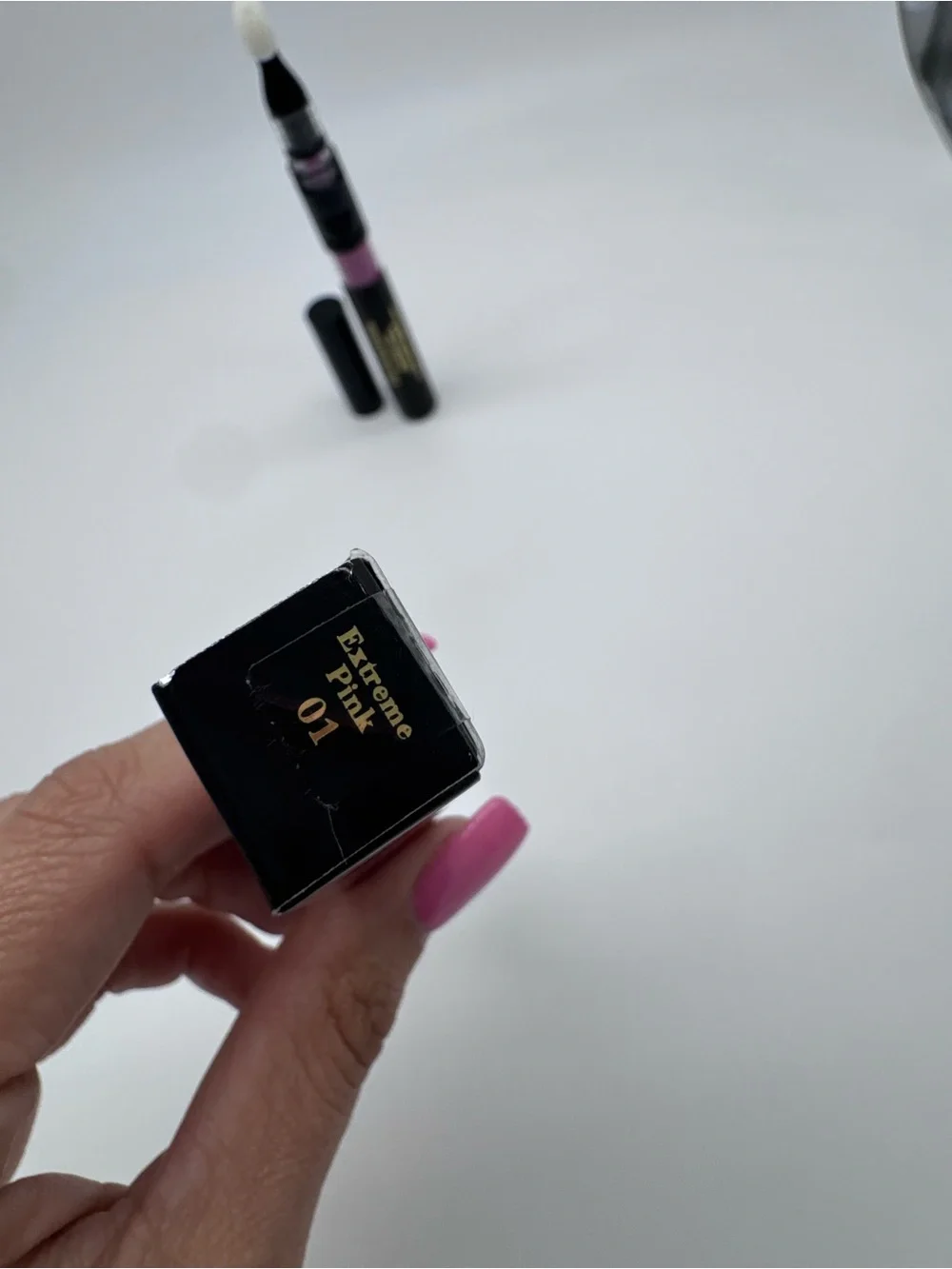 Elizabeth Arden Beautiful Color Bold Liquid Lipstick Extreme Pink 01